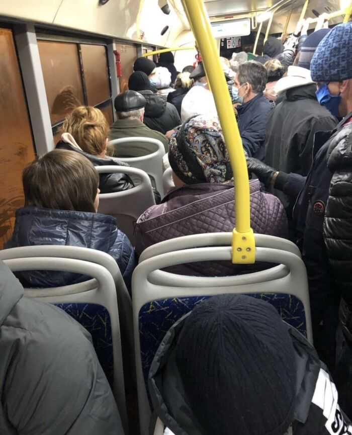 Переполненный автобус, это безопасно???