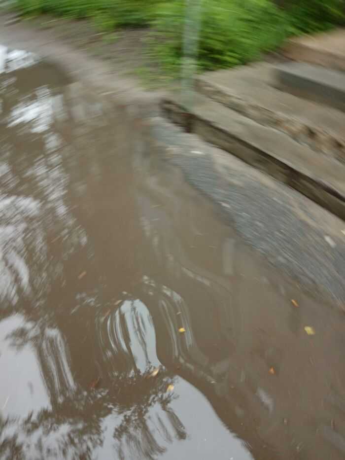 фото вода у подъезда