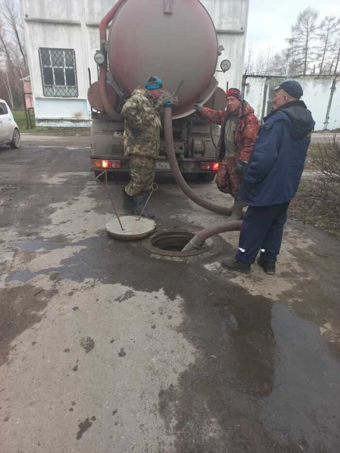 Приехали ассенизаторы