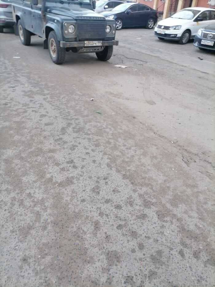 Мусор и грязь на парковочных местах