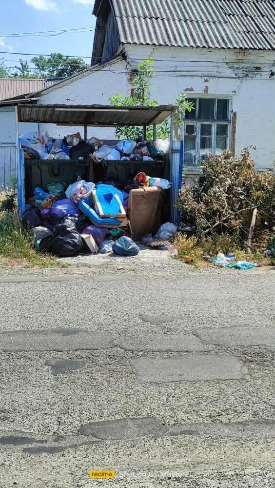 Наша мусорка, которую не вывозили две недели